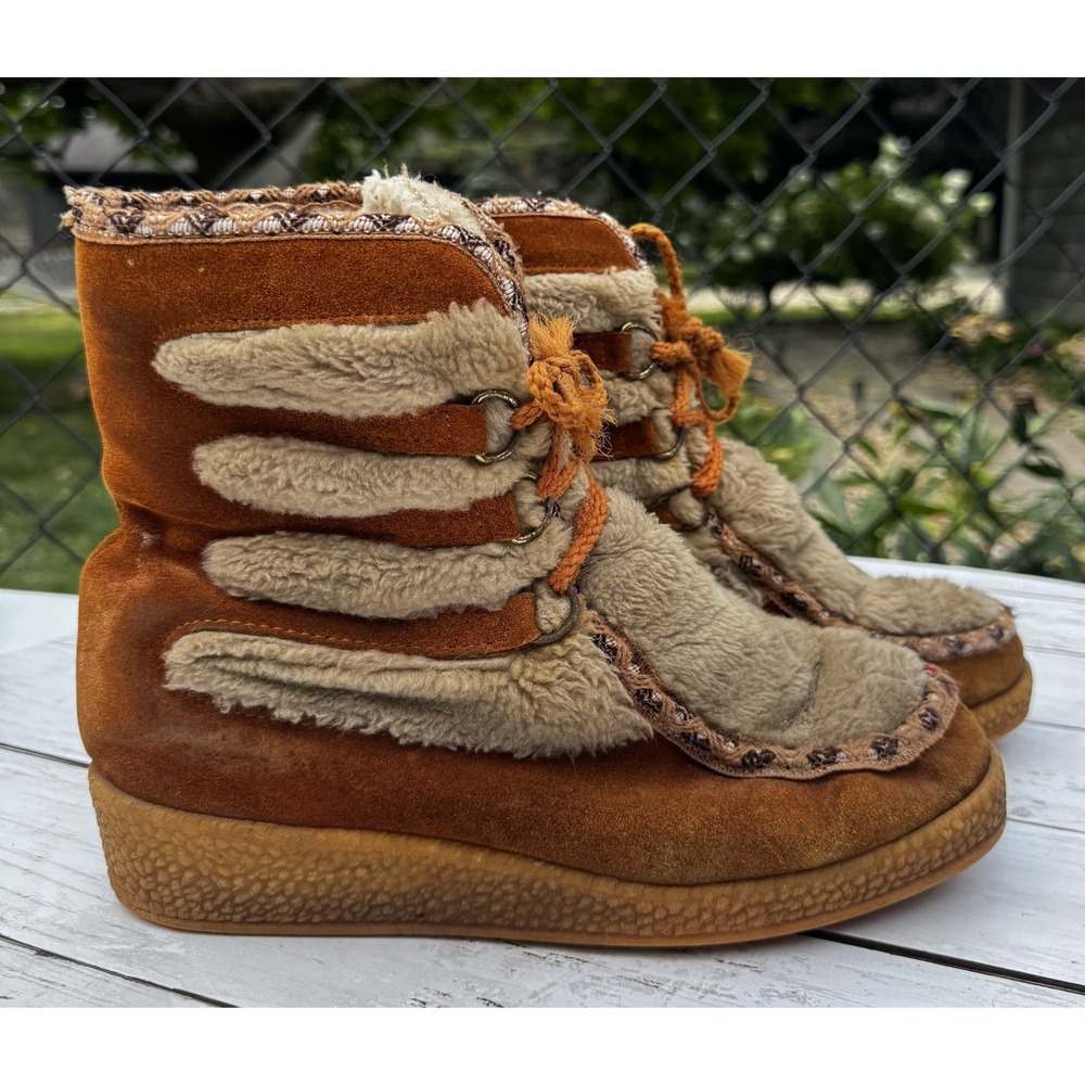 Vintage 70s Yodelers Winter Boots Womens 10 Suede Faux Fur Tan Gray Booties